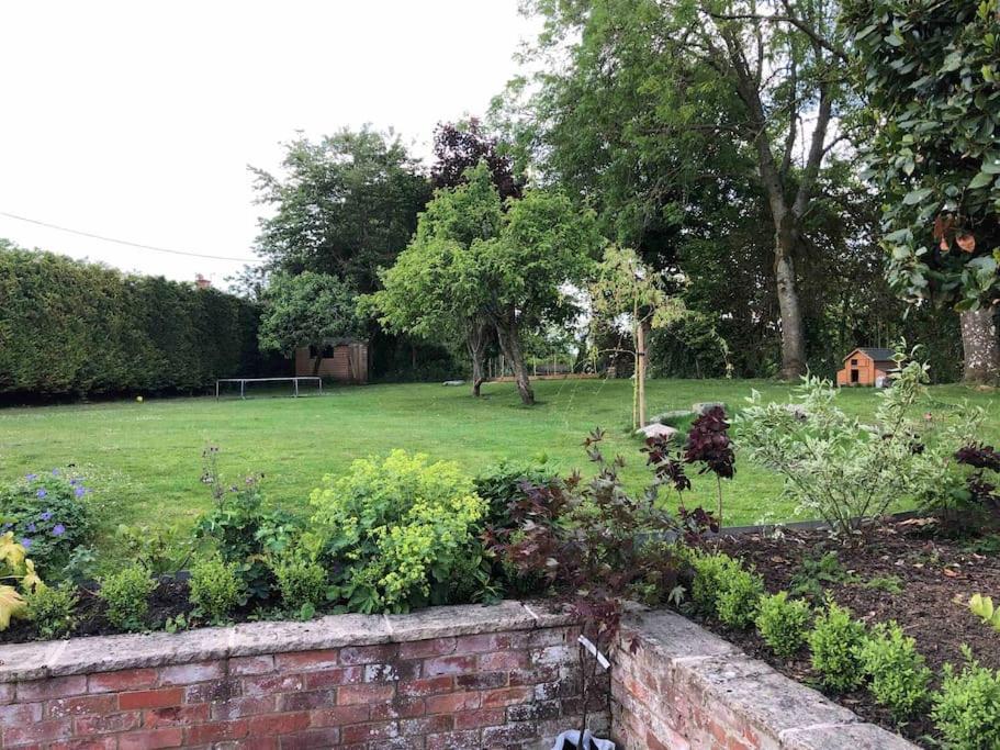 Stylish Cottage In The Pewsey Vale مارلبوره المظهر الخارجي الصورة
